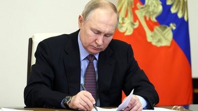 Президент РФ подписал закон о специальных налоговых режимах на серебро