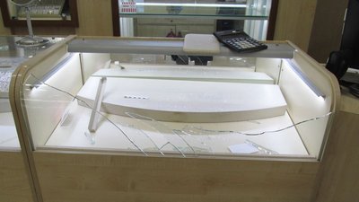 Покупатель психанул: В Ельце раскрыто открытое хищение товара из ювелирного магазина