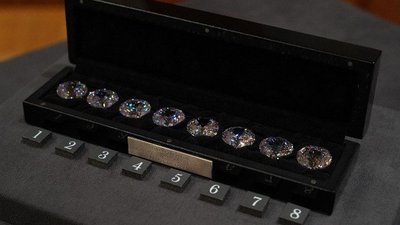 Ювелир Дмитрий Саморуков передал Гохрану России коллекцию «Путь Спасителя»