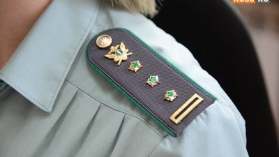 Судебных приставов обязали соблюдать скромность и разумную достаточность в ношении ювелирных украшений