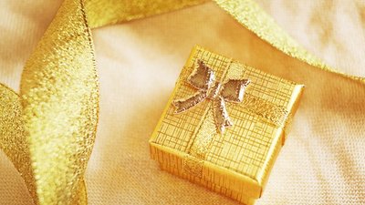 Более половины школьников получают подарки за учебные достижения