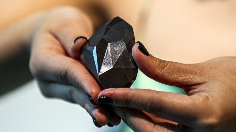 Sotheby's продаст 555-каратный черный бриллиант - самый большой ограненный камень, когда-либо выставленный на аукцион