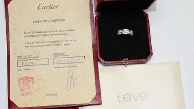 Сотрудники Шереметьевской таможни задержали дорогостоящее кольцо у пассажирки из Испании