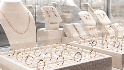 Какие украшения россияне заказывают онлайн к 8 марта