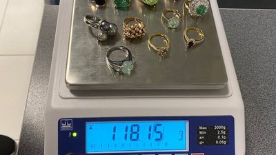 Контрабанду ювелирных изделий на 4,2 млн рублей пресекли тюменские таможенники