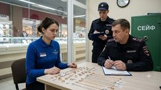 В Новосибирске экс-продавец ювелирного салона получила условный срок за кражу украшений на сумму более 1 млн рублей