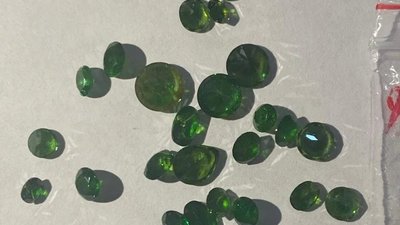 Екатеринбуржец пойдет под суд  за нелегальный "экспорт" демантоидов под видом бижутерии