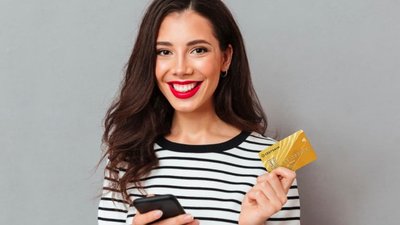 Женщины из южных селений в 2 раза чаще стали оплачивать покупки кредитной картой