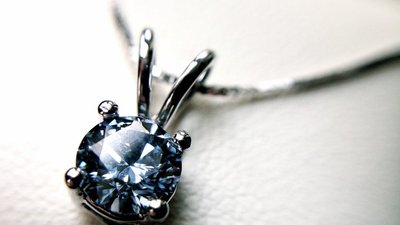 Стартап Eterneva создает бриллианты из праха умерших