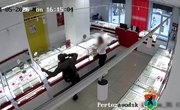 «Подарок для девушки» ценой в 4 года колонии: в Петрозаводске по горячим следам раскрыли дерзкий грабеж