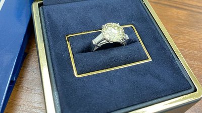 Сотрудники Шереметьевской таможни задержали кольцо Graff за 6 млн рублей у пассажира из Кипра