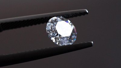 Французские ювелиры переходят на искусственные бриллианты