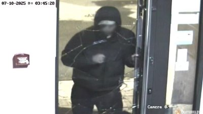 Неудачный налет: Росгвардия нашла подростка с пустыми футлярами в разгромленном ювелирном магазине