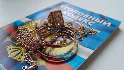 В Симферополе задержан оценщик, который похищал ювелирные изделия из комиссионного магазина