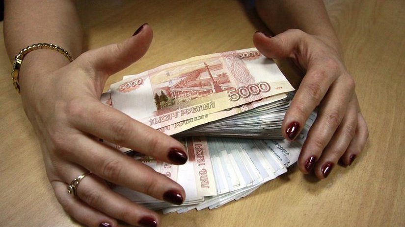 Сотрудницу ломбарда осудят за растрату более 5,5 млн рублей