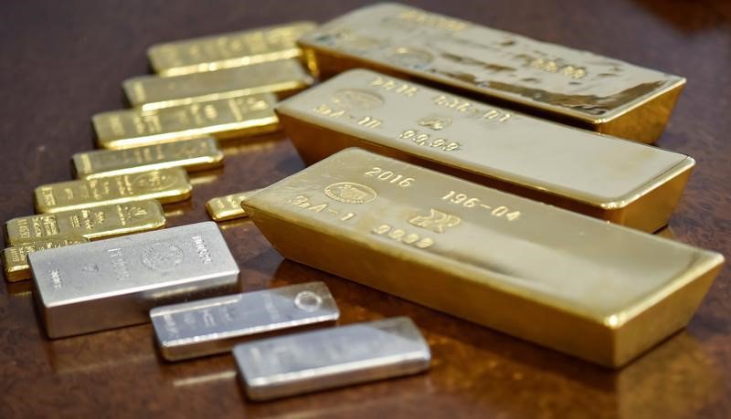Минпромторг будет выдавать лицензии на экспорт аффинированных золота и серебра в виде слитков