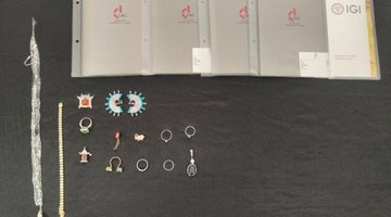 Бриллианты, пагоды и сертификаты: в Шереметьево задержали иностранца с драгоценностями на 9 млн рублей