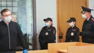 Владелицу ювелирного магазина посадили за присвоение ювелирных изделий на 20 млн рублей