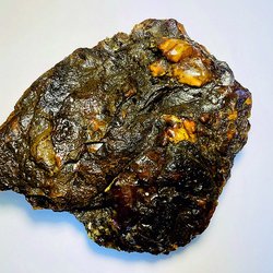 Янтарный комбинат Ростеха добыл первый в 2024 году самородок возрастом 45 млн лет