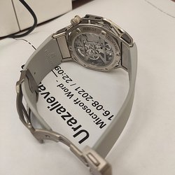 Сотрудники Шереметьевской таможни обнаружили у пассажирок из Италии незадекларированные часы на 26 млн рублей