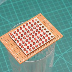 Энтузиаст создал ювелирное изделие в виде цифровой подвески с имитацией жидкости