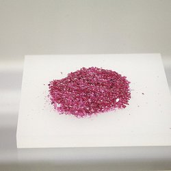«Мы сварили изумруд»: искусственные кристаллы выставили в краеведческом