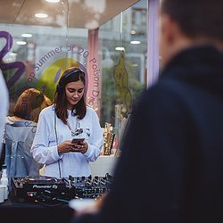 В Москве открылся ювелирный pop-up-магазин Poison Drop