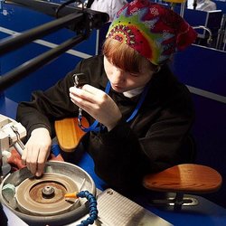 Укрощение титана и эстетика природы: история Марии Шипигузовой, призера конкурса ювелирного дизайна