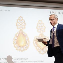 В Москве наградили победителей конкурса ювелиров "Лучшие украшения России 2020"