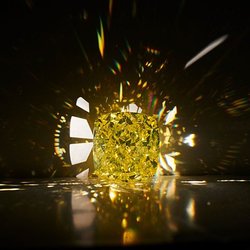 АЛРОСА представила самый крупный бриллиант в истории России