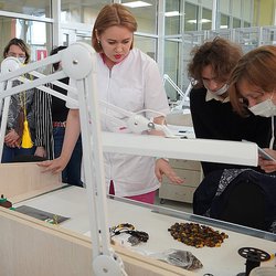 На ювелирном производстве Янтарного комбината открыты 130 вакансий