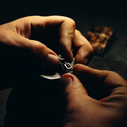 «585*Золотой» раскрывает производственные секреты: сеть запустила проект-экскурсию по собственному заводу