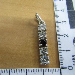 Сотрудники ФСБ и таможни задержали жителя Нижегородской области, пытавшегося провезти бриллианты из ОАЭ