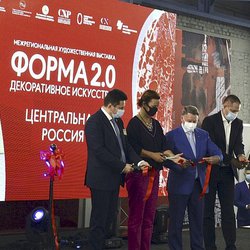 Иркутские политеховцы представили свои скульптуры и ювелирные работы на масштабной выставке в Новокузнецке