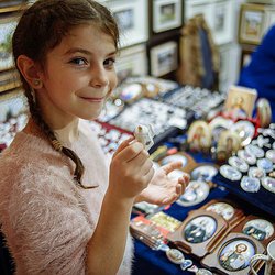 Новогодняя выставка «Сокровища Петербурга»: более 50 000 украшений, экспозиция ювелирного искусства и фестиваль подарков