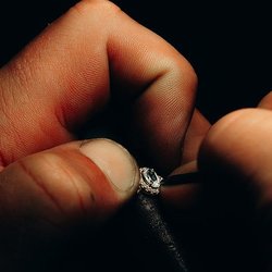 «585*Золотой» раскрывает производственные секреты: сеть запустила проект-экскурсию по собственному заводу