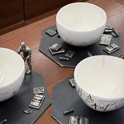 Глава Сибирского управления Пробирной палаты Александр Денисевич оценил дипломные работы будущих ювелиров в СФУ