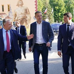Янтарный комбинат Ростеха посетил заместитель министра промышленности и торговли РФ