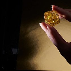 АЛРОСА представила самый крупный бриллиант в истории России