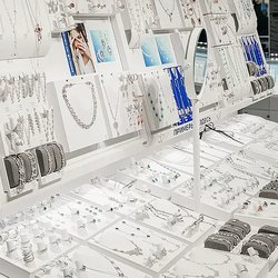 Тренд на Self-Service: Чему малому ювелирному ритейлу стоит поучиться у нового формата SOKOLOV?