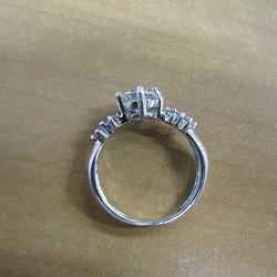 Сотрудники ФСБ и таможни задержали жителя Нижегородской области, пытавшегося провезти бриллианты из ОАЭ