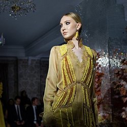 Янтарный комбинат Ростеха выпустил одежду из солнечного камня