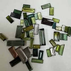 Иностранец получил 10 месяцев колонии за контрабанду драгоценных камней на 2,5 млн рублей