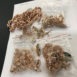 Канал контрабанды жителями Екатеринбурга золотых изделий из Турции пресекли таможенники в Шереметьево