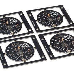 Энтузиаст создал ювелирное изделие в виде цифровой подвески с имитацией жидкости