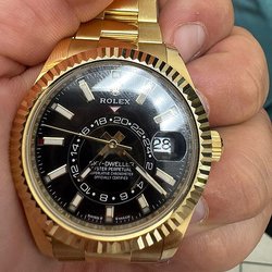 В аэропорту Сочи с прилетевшей из Стамбула пассажирки сняли Rolex и Cartier на 7 млн рублей