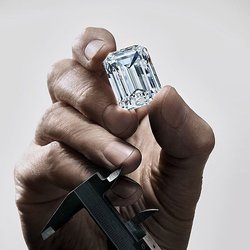 АЛРОСА представляет на Christie’s выдающийся 101-каратный бриллиант The Spectacle