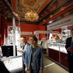 Весенняя ювелирная выставка «Сокровища Петербурга» в царственных интерьерах особняка