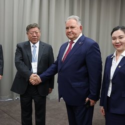 Янтарный комбинат Ростеха подписал соглашение о намерениях с предприятием Китая