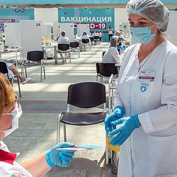 Сергей Собянин открыл в Гостином Дворе один из крупнейших в Европе центров вакцинации